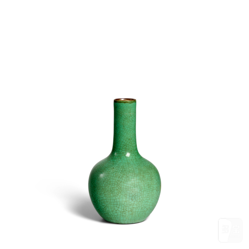 十八世紀 綠釉長頸瓶 | A GREEN CRACKLE-GLAZED VASE